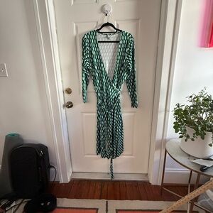 Diane Von Furstenberg Green Patterned Long Sleeve Wrap Dress